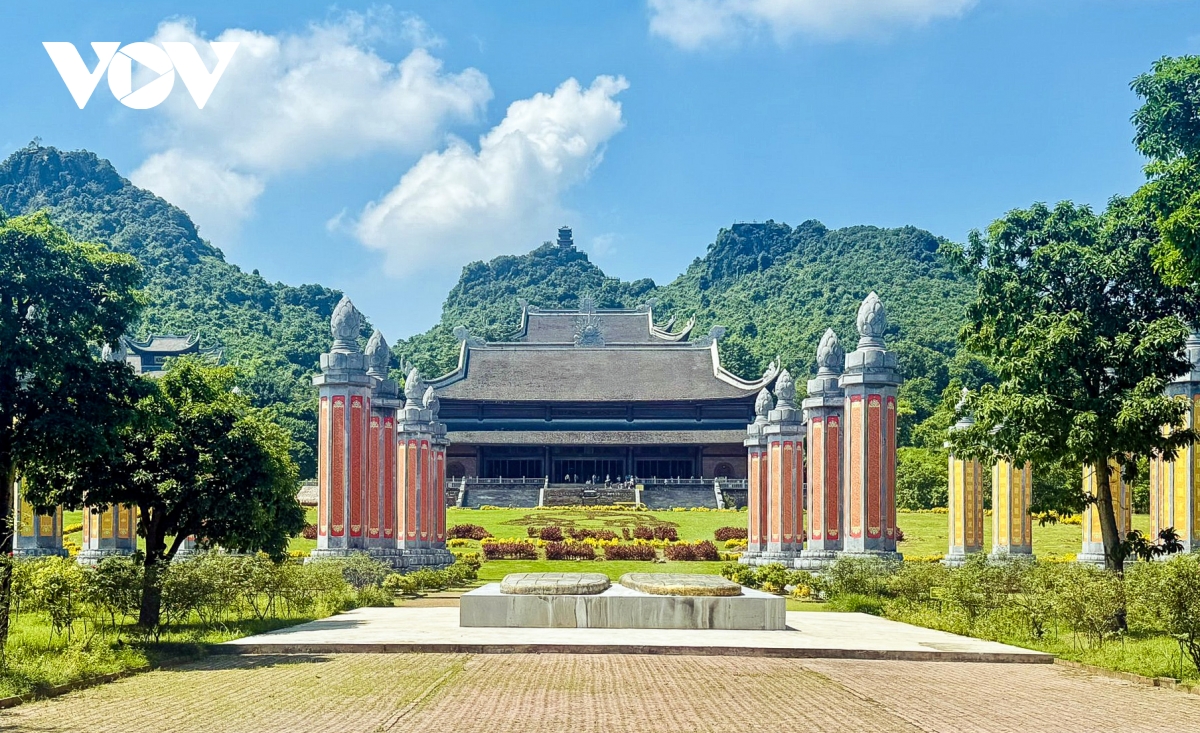 Phát triển du lịch bền vững tại quần thể Tam Chúc, Ninh Bình - Ảnh 2.