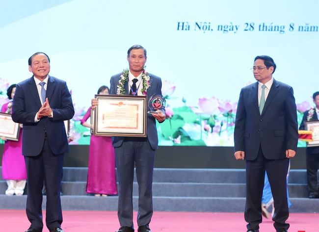Bộ Văn hóa, Thể thao và Du lịch: Phát huy vai trò của điển hình tiên tiến trong phong trào thi đua yêu nước - Ảnh 1.