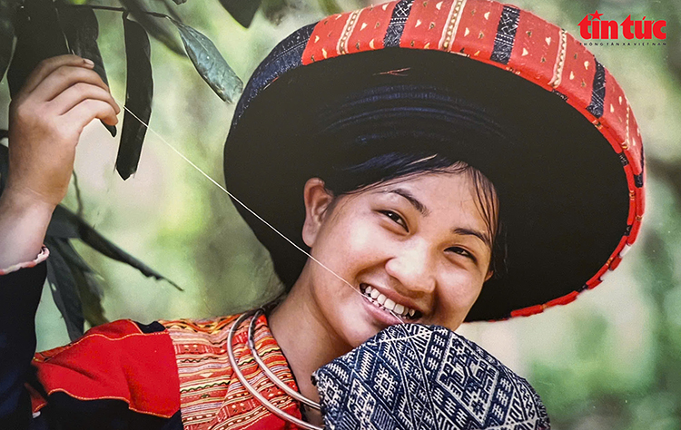 Khai mạc triển lãm ảnh nghệ thuật 'Sắc màu cuộc sống các dân tộc Việt Nam' - Ảnh 8.