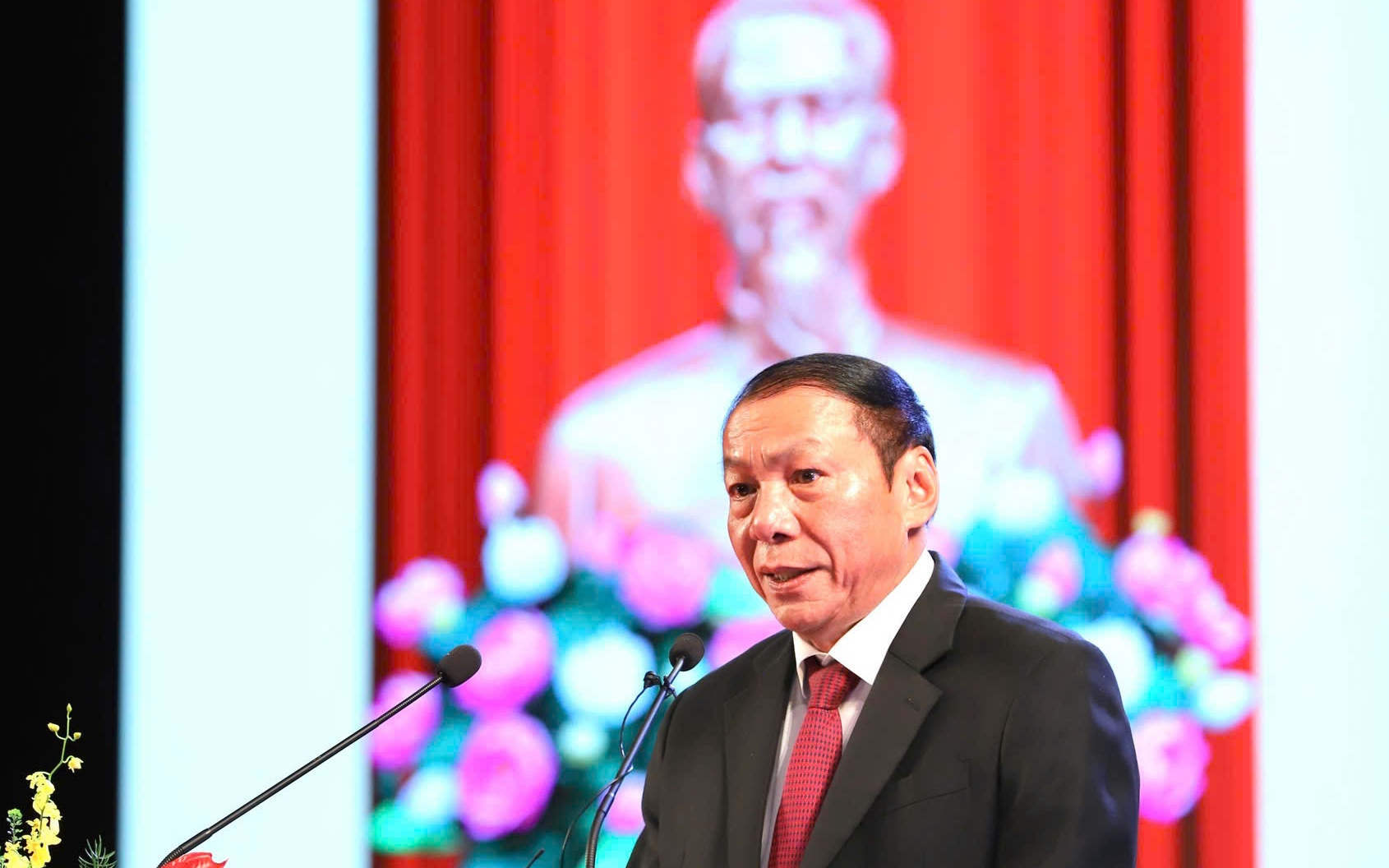 Thi đua để thực hiện cho bằng được tuyên ngôn hành động của Bộ và Ngành VHTTDL: "Văn hóa là nền tảng- Thông tin là mạch dẫn- Thể thao là sức mạnh- Du lịch là nhịp cầu kết nối"