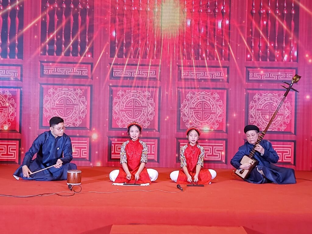 Hơn 200 người tham gia Liên hoan Ca trù Hà Nội lần thứ 4 tại Hà Nội - Ảnh 1. Hơn 200 người tham gia Liên hoan Ca trù Hà Nội lần thứ 4 tại Hà Nội - Ảnh 1.