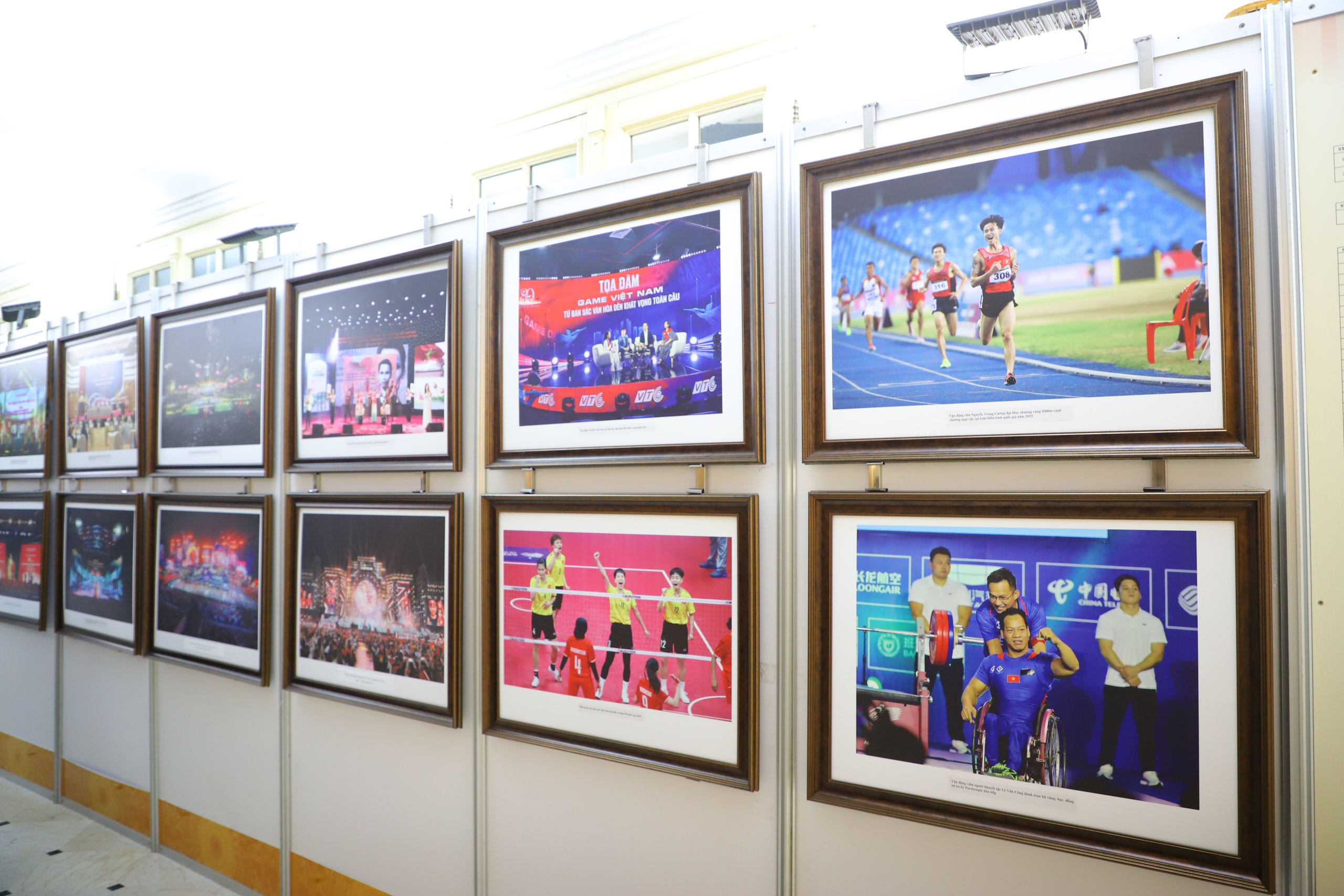 ពិព័រណ៍ Triển lãm "Một số hình ảnh phong trào thi đua yêu nước và các gương điển hình tiên tiến của Bộ VHTTDL gia đoạn 2020 - 2025" - Ảnh 9.