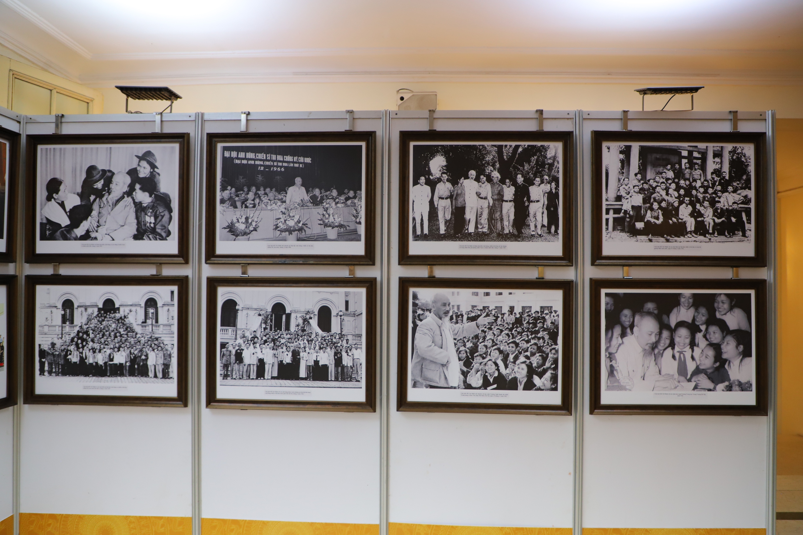 ពិព័រណ៍ Triển lãm "Một số hình ảnh phong trào thi đua yêu nước và các gương điển hình tiên tiến của Bộ VHTTDL gia đoạn 2020 - 2025" - Ảnh 4.