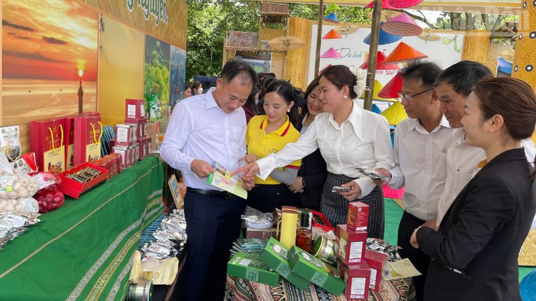 Tăng cường hợp tác phát triển du lịch giữa thành phố Hà Nội với các tỉnh khu vực miền trung-Tây Nguyên - Ảnh 6.
