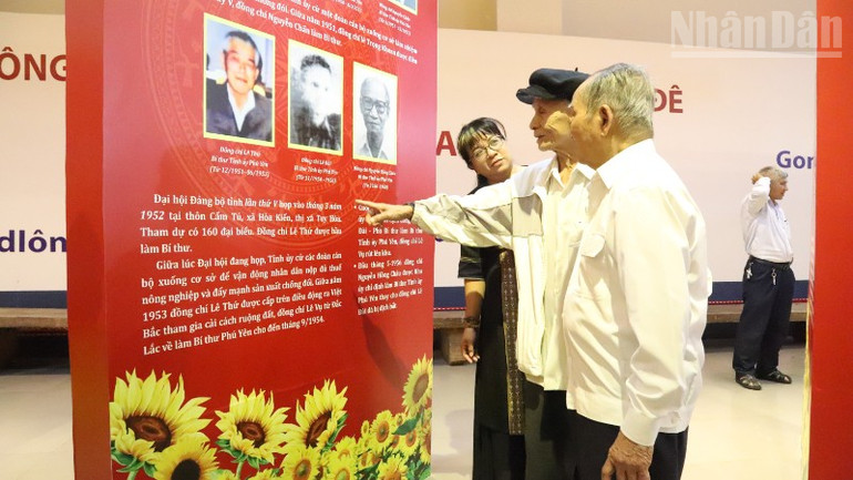 Khai mạc Triển lãm “Đảng bộ tỉnh Đắk Lắk-những chặng đường lịch sử” - Ảnh 6.