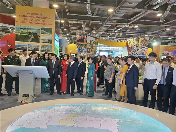 Hàng nghìn hình ảnh, hiện vật kể câu chuyện Quảng Ninh năng động, giàu bản sắc - Ảnh 3.
