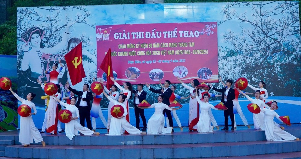 Điện Biên: Sôi nổi các hoạt động văn nghệ, thể thao chào mừng Quốc khánh - Ảnh 1. Điện Biên: Sôi nổi các hoạt động văn nghệ, thể thao chào mừng Quốc khánh - Ảnh 1.