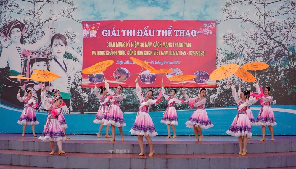 Điện Biên: Sôi nổi các hoạt động văn nghệ, thể thao chào mừng Quốc khánh - Ảnh 4. Điện Biên: Sôi nổi các hoạt động văn nghệ, thể thao chào mừng Quốc khánh - Ảnh 4.