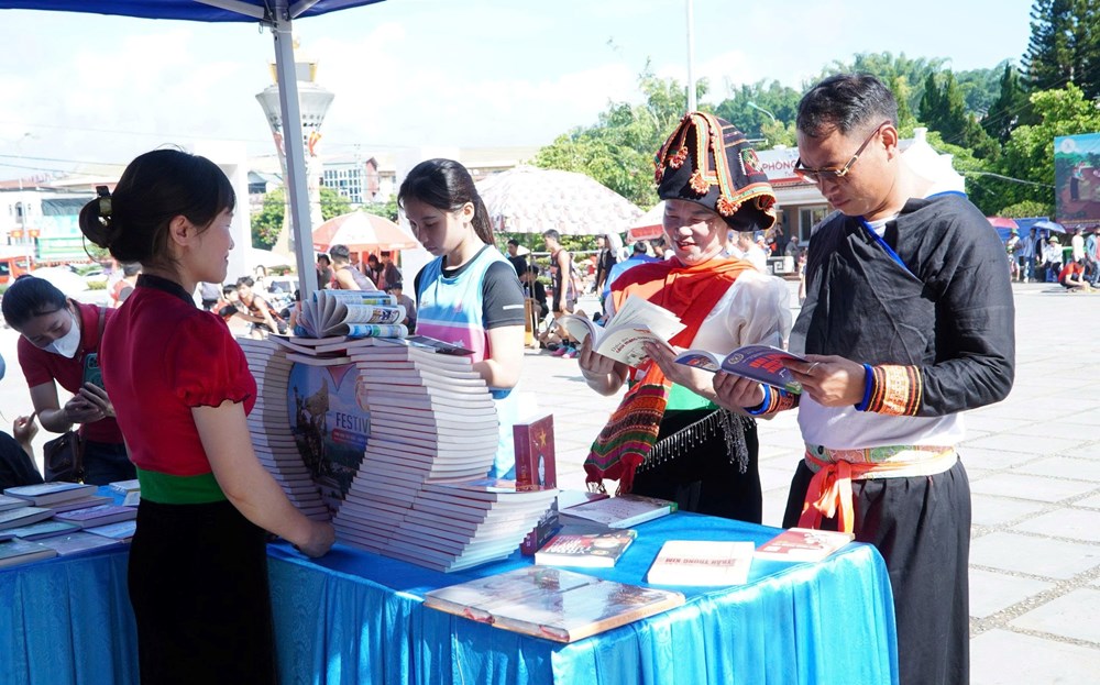 Điện Biên: Sôi nổi các hoạt động văn nghệ, thể thao chào mừng Quốc khánh - Ảnh 5. Điện Biên: Sôi nổi các hoạt động văn nghệ, thể thao chào mừng Quốc khánh - Ảnh 5.