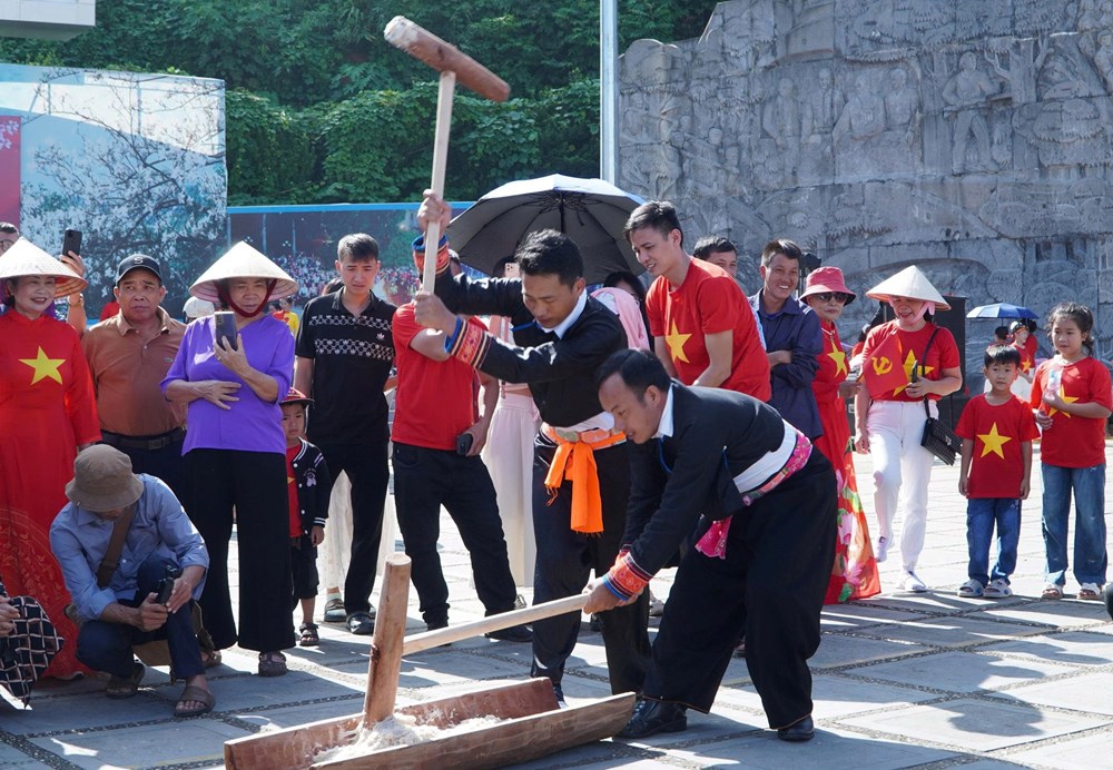 Điện Biên: Sôi nổi các hoạt động văn nghệ, thể thao chào mừng Quốc khánh - Ảnh 8. Điện Biên: Sôi nổi các hoạt động văn nghệ, thể thao chào mừng Quốc khánh - Ảnh 8.