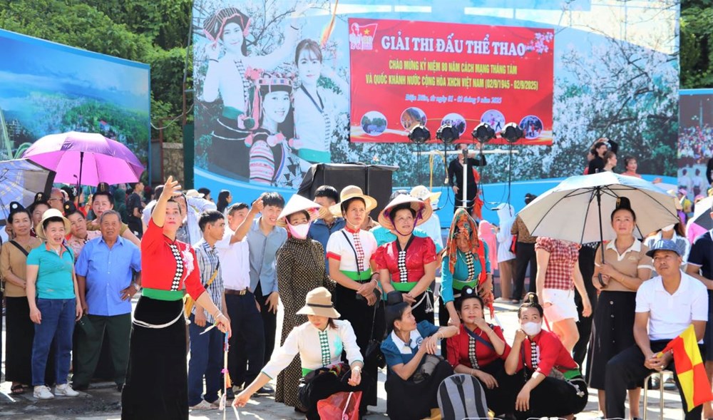 Điện Biên: Sôi nổi các hoạt động văn nghệ, thể thao chào mừng Quốc khánh - Ảnh 6. Điện Biên: Sôi nổi các hoạt động văn nghệ, thể thao chào mừng Quốc khánh - Ảnh 6.