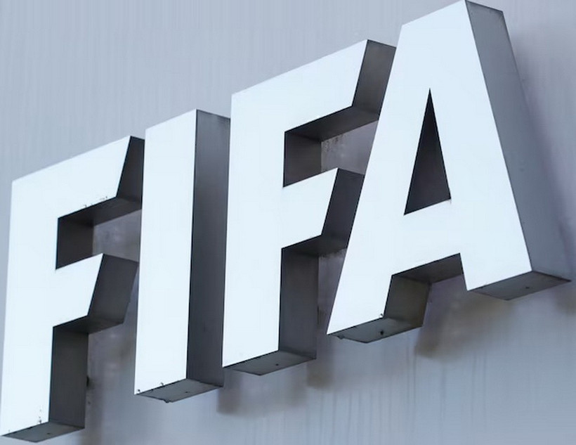 FIFA phạt nặng El Salvador vì cổ động viên phân biệt chủng tộc - Ảnh 1.