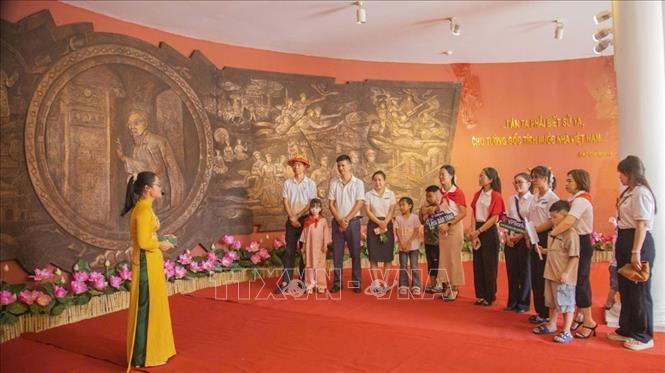 Du lịch Việt Nam 'thắng lớn' dịp lễ Quốc khánh 2/9 - Ảnh 1. Du lịch Việt Nam 'thắng lớn' dịp lễ Quốc khánh 2/9 - Ảnh 1.