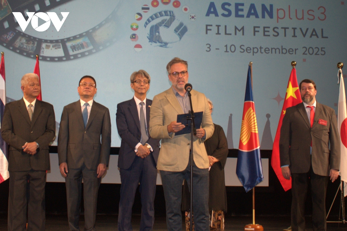 Khai mạc Liên hoan phim ASEAN+3 năm 2025 tại Cộng hòa Séc - Ảnh 1. Khai mạc Liên hoan phim ASEAN+3 năm 2025 tại Cộng hòa Séc - Ảnh 1.