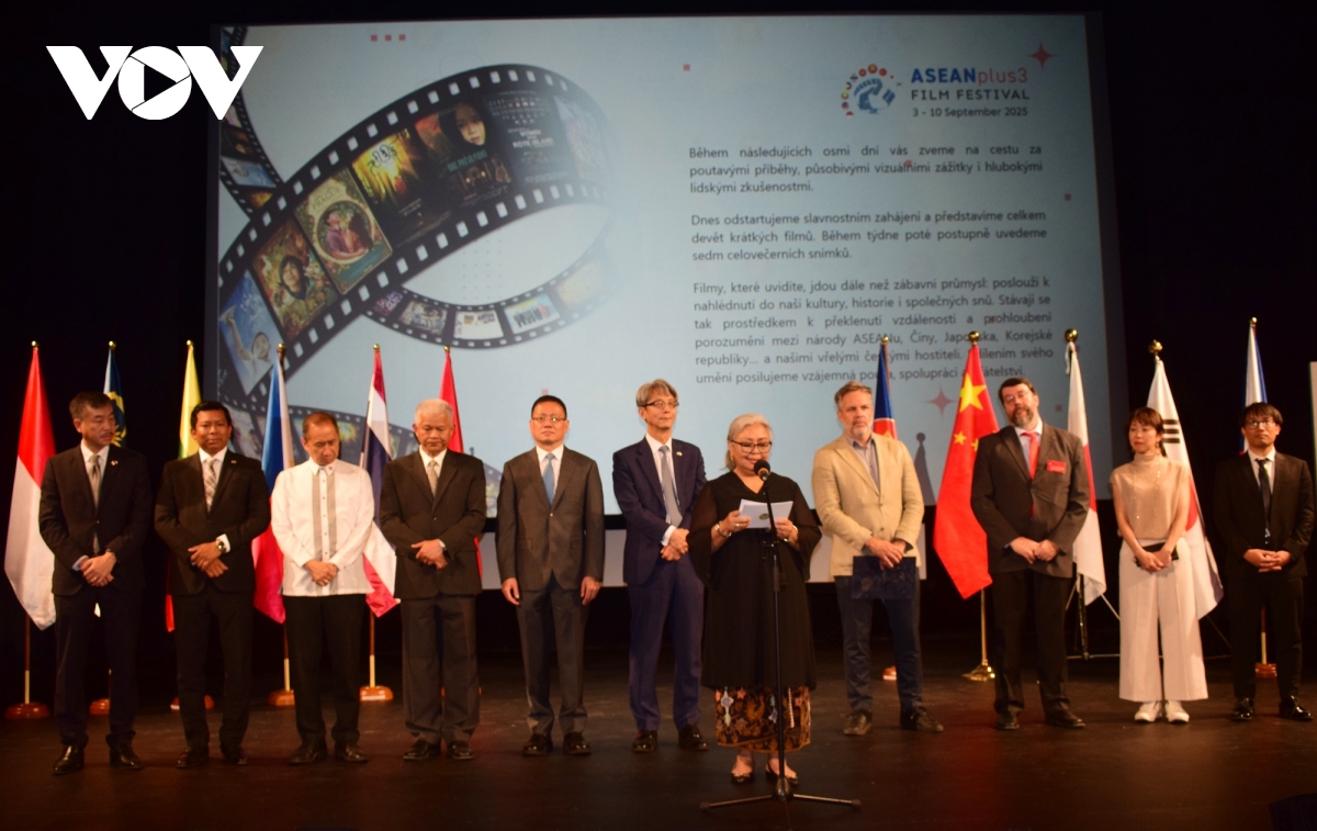 Khai mạc Liên hoan phim ASEAN+3 năm 2025 tại Cộng hòa Séc - Ảnh 2. Khai mạc Liên hoan phim ASEAN+3 năm 2025 tại Cộng hòa Séc - Ảnh 2.