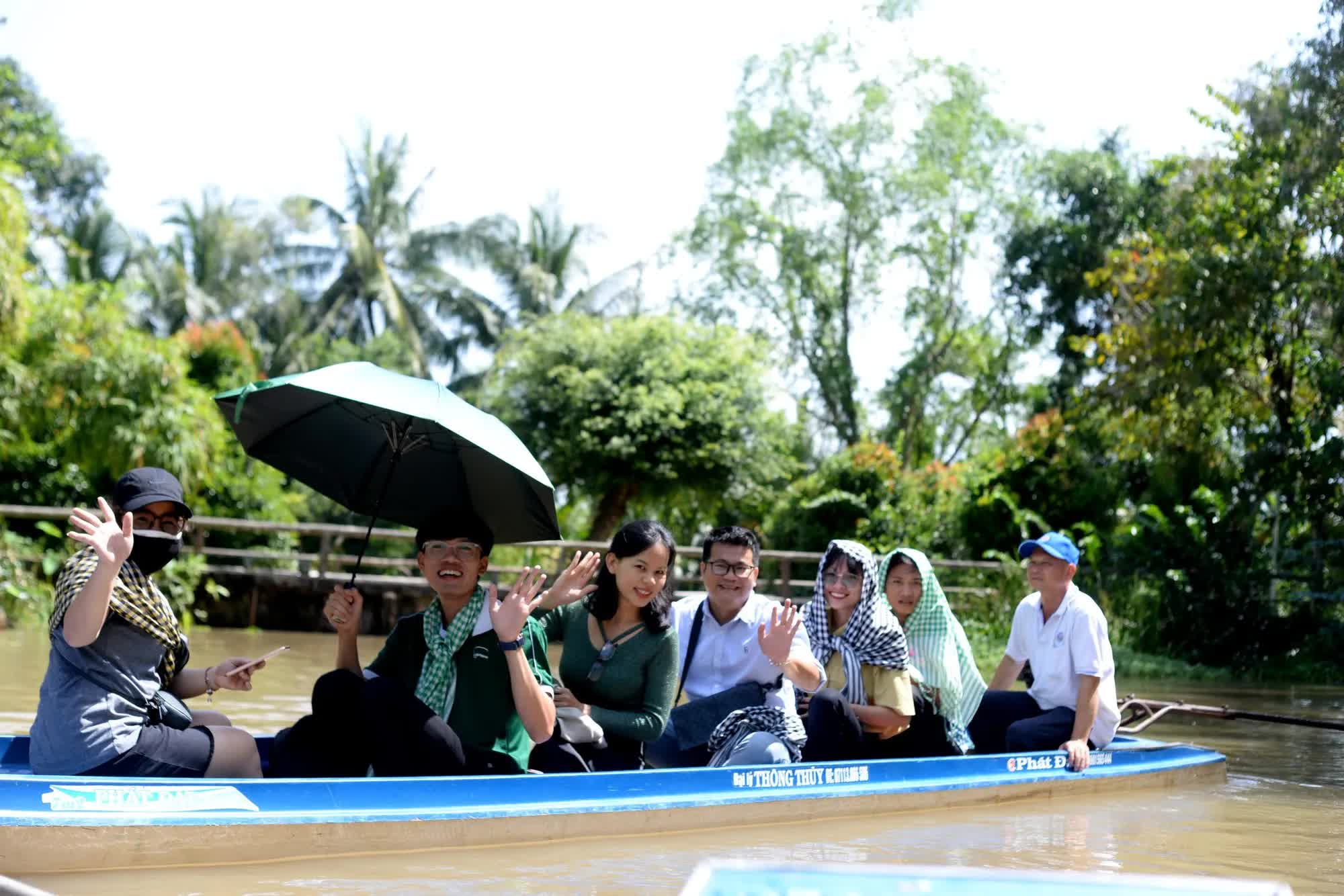 TP. Hồ Chí Minh khẳng định vai trò đầu tàu, tạo “cú hích” cho du lịch 6 vùng trọng điểm - Ảnh 1. TP. Hồ Chí Minh khẳng định vai trò đầu tàu, tạo “cú hích” cho du lịch 6 vùng trọng điểm - Ảnh 1.