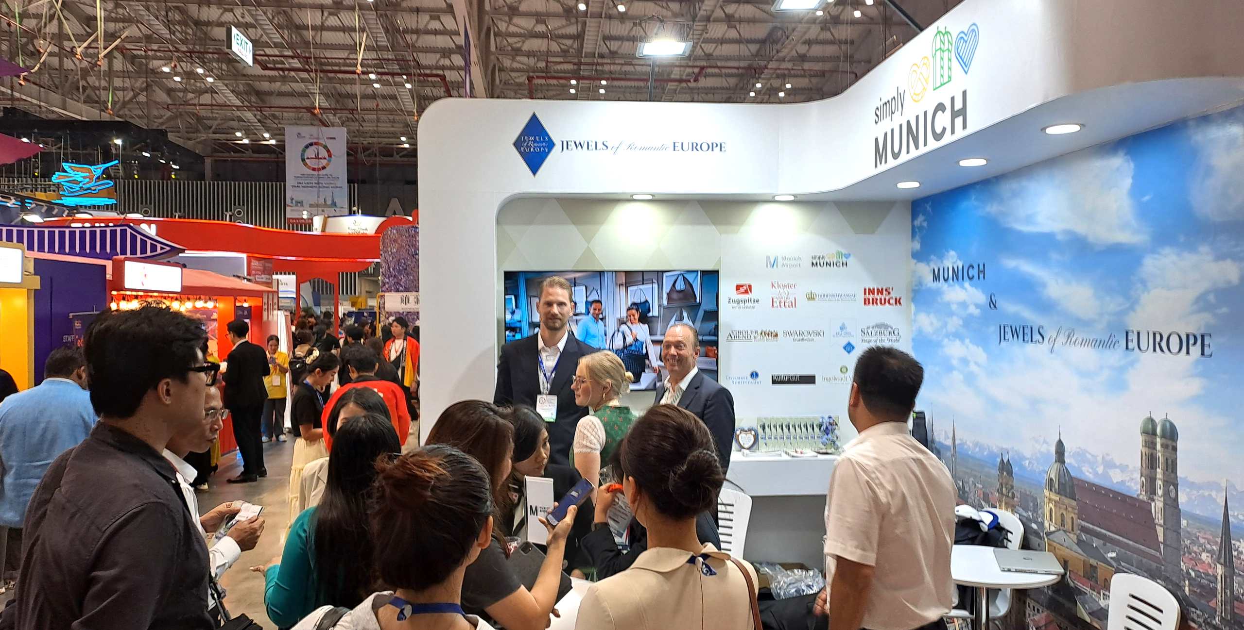 国家観光会議2025:ベトナム観光は海外からの来訪者2500万人という目標達成を目指す - 写真4。 Hội nghị Lữ hành toàn quốc năm 2025: Du lịch Việt Nam nỗ lực đạt mục tiêu 25 triệu lượt khách quốc tế - Ảnh 4.