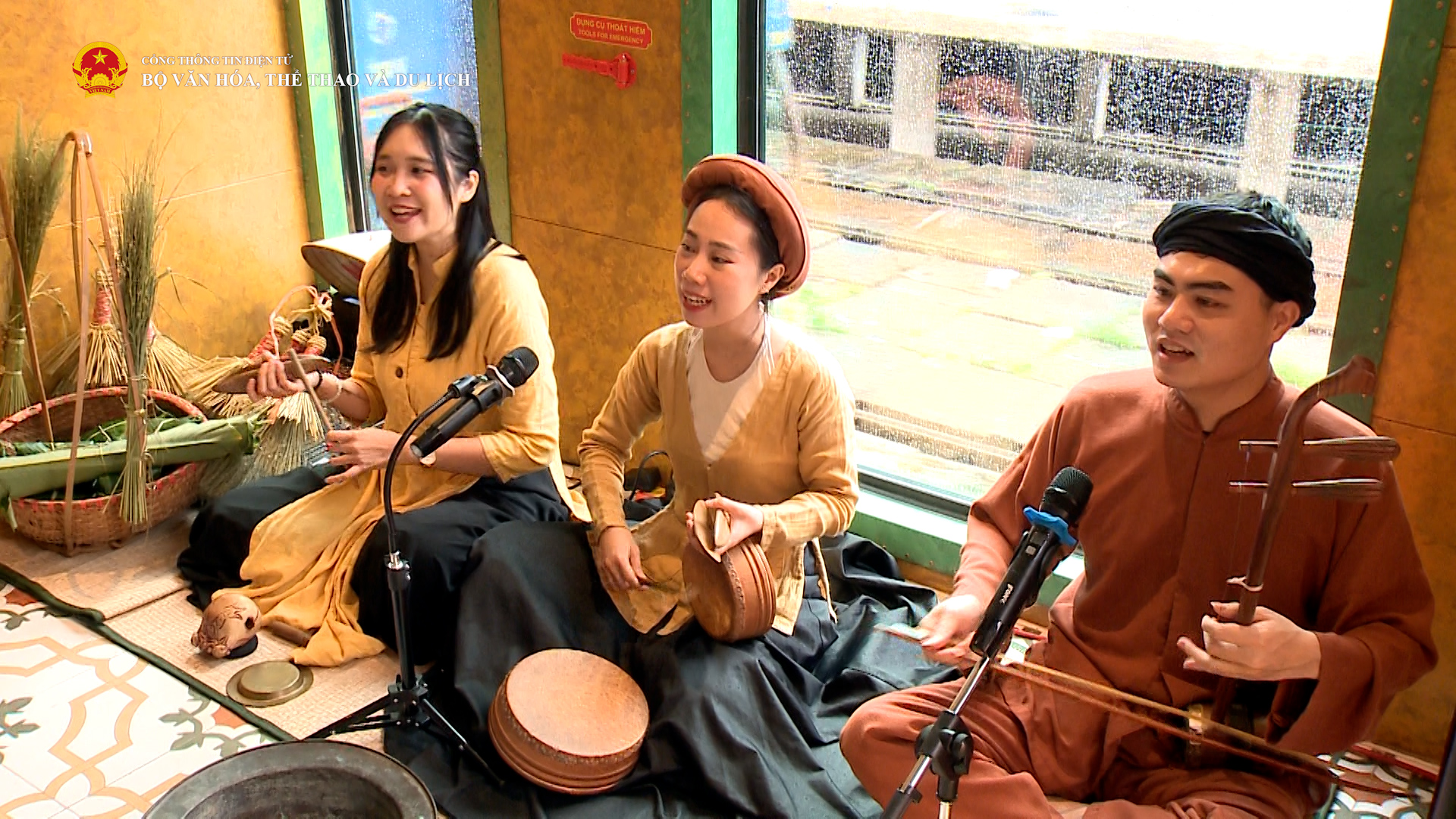 Kereta Api Hanoi – Perjalanan Warisan dengan kereta api dua tingkat sedia untuk memberi perkhidmatan kepada pelancong - Foto 3. The Hanoi Train – Hành trình di sản bằng tàu 2 tầng sẵn sàng phục vụ du khách - Ảnh 3.