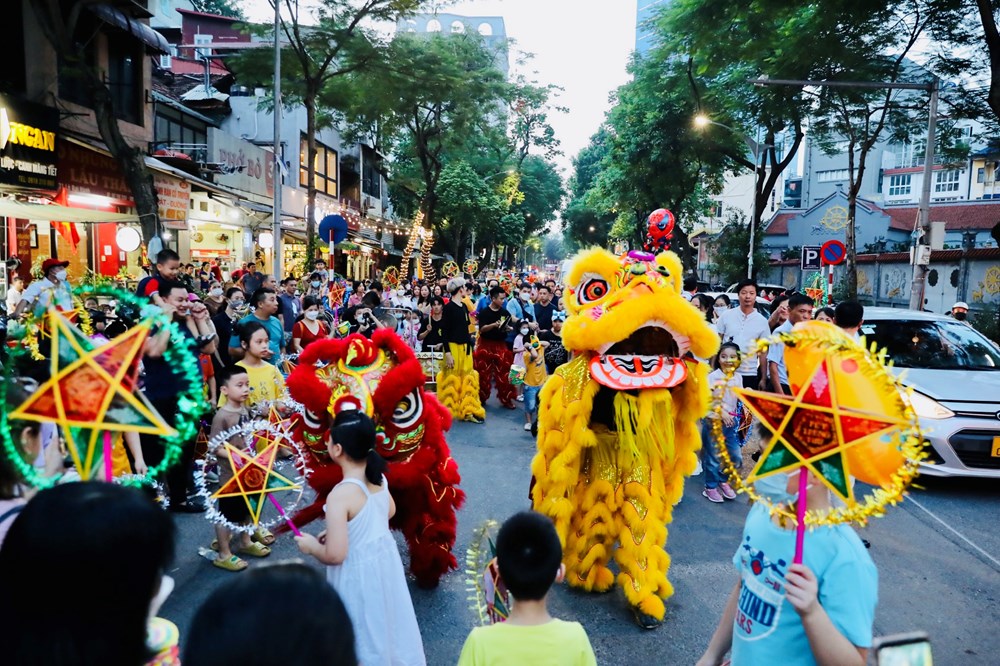 Many exciting activities at the Mid-Autumn Festival - 2025 - Photo 1. Nhiều hoạt động hấp dẫn tại Lễ hội Trung thu – 2025 - Ảnh 1.