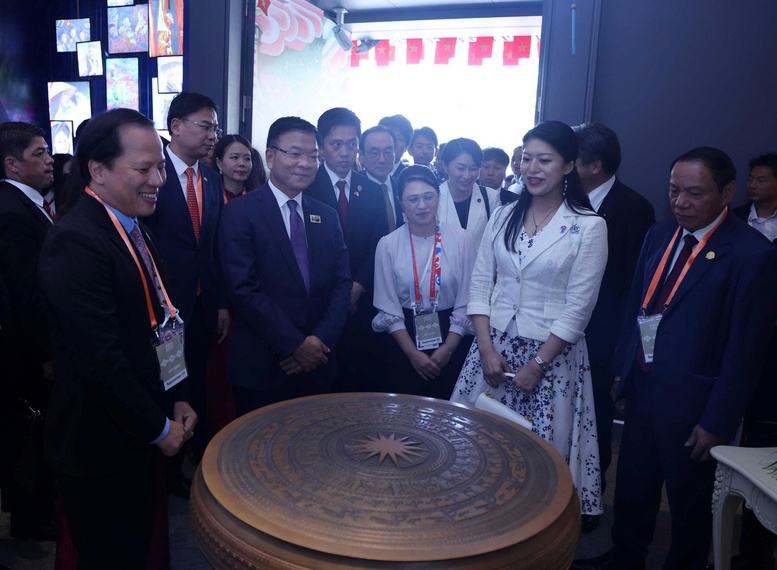 EXPO 2025のベトナム館は、ベトナム国民の文化的真髄、知性、そして願望が集まる場所です - 写真 2。 Nhà Triển lãm Việt Nam tại EXPO 2025 là nơi hội tụ tinh hoa văn hóa, trí tuệ và khát vọng vươn lên của dân tộc Việt Nam - Ảnh 2.