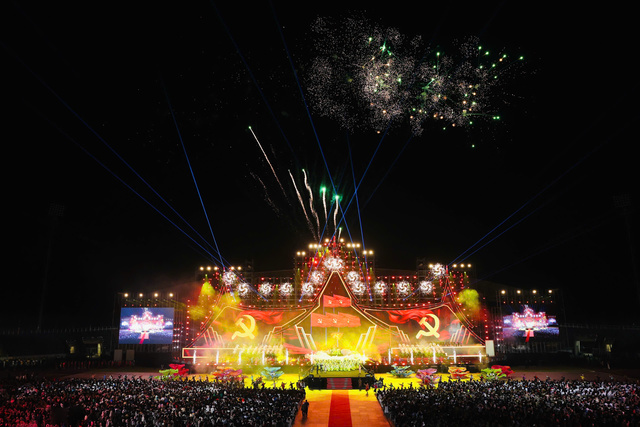 Đêm nghệ thuật đặc biệt của tình hữu nghị Việt - Lào: Mãi mãi xanh tươi, đời đời bền vững - Ảnh 6.