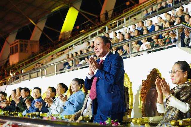 Đêm nghệ thuật đặc biệt của tình hữu nghị Việt - Lào: Mãi mãi xanh tươi, đời đời bền vững - Ảnh 3.