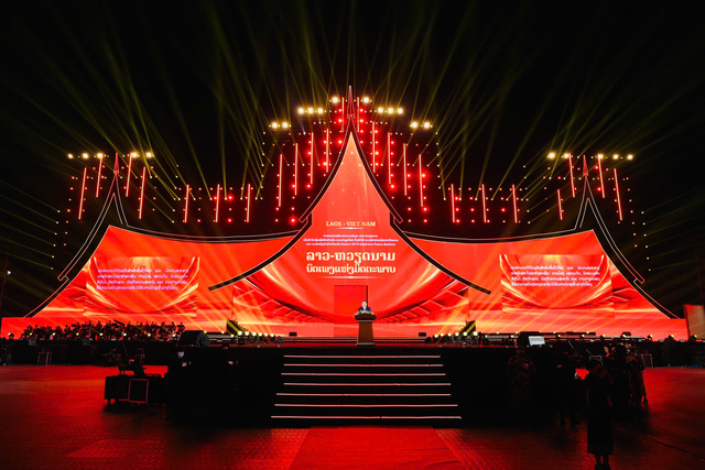 Đêm nghệ thuật đặc biệt của tình hữu nghị Việt - Lào: Mãi mãi xanh tươi, đời đời bền vững - Ảnh 7.