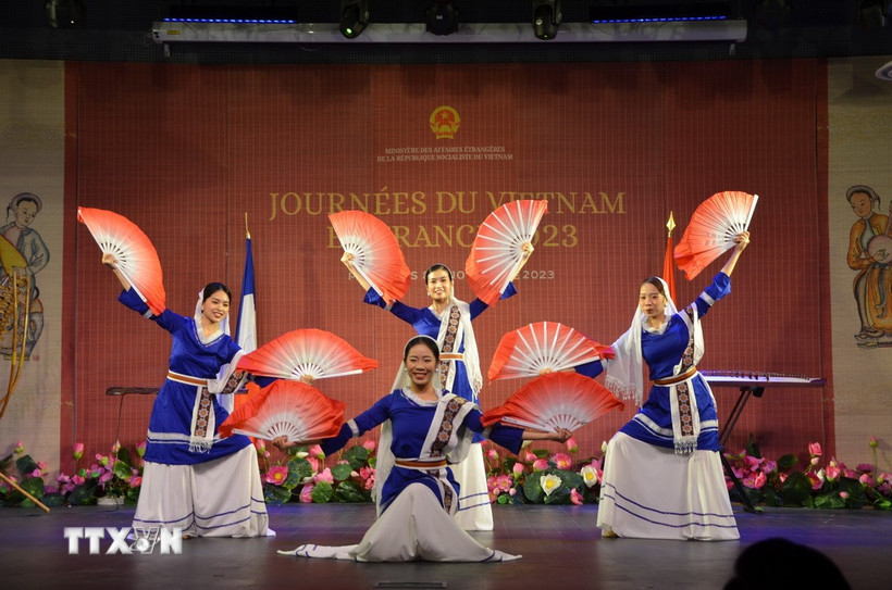 Đưa văn hóa trở thành một trong những trụ cột phát triển bền vững của đất nước - Ảnh 1.