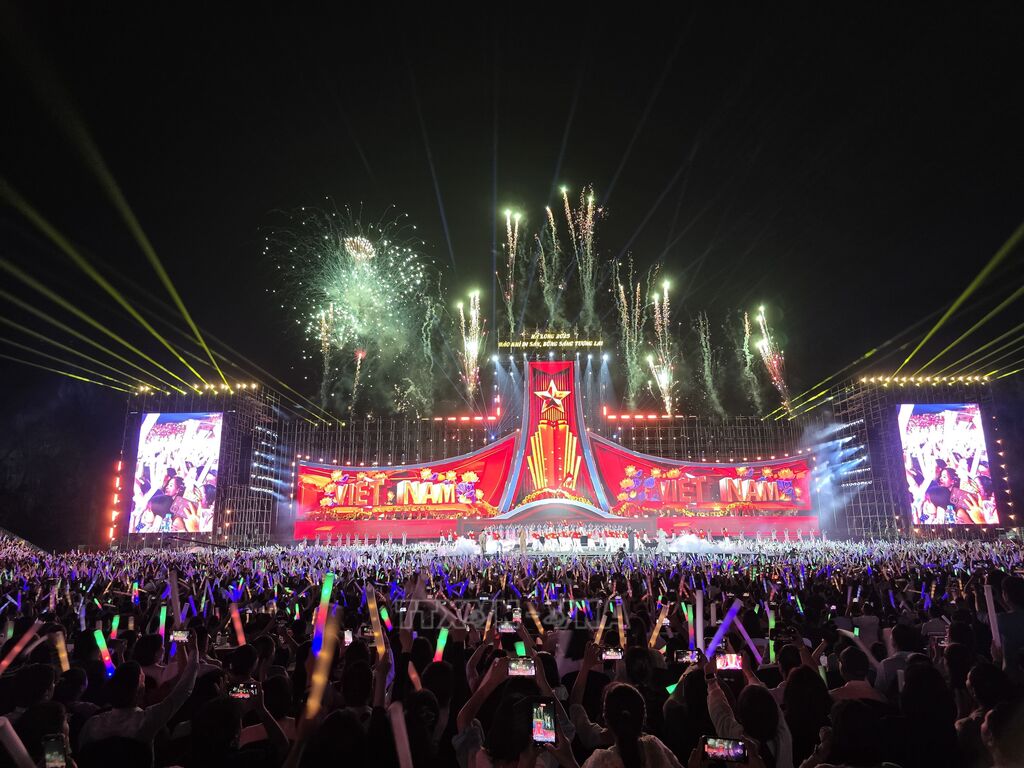 Quảng Ninh: Phát vé miễn phí concert chào mừng Đại hội XIV của Đảng - Ảnh 1.