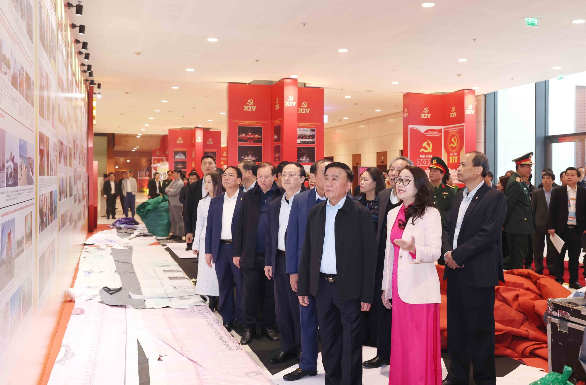 Thường trực Ban Bí thư Trần Cẩm Tú chủ trì sơ duyệt công tác tổ chức phục vụ Đại hội XIV của Đảng - Ảnh 16.