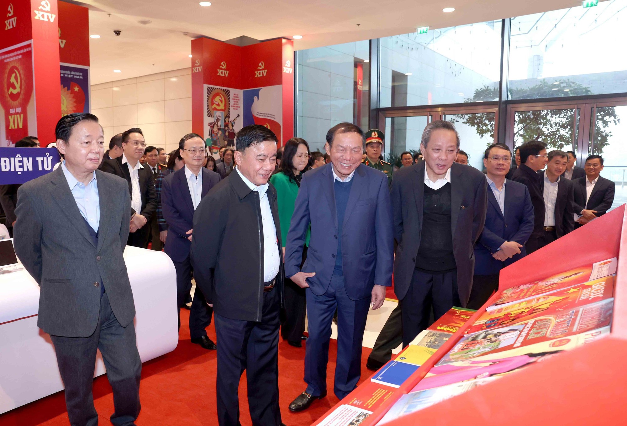 Thường trực Ban Bí thư Trần Cẩm Tú chủ trì sơ duyệt công tác tổ chức phục vụ Đại hội XIV của Đảng - Ảnh 10.