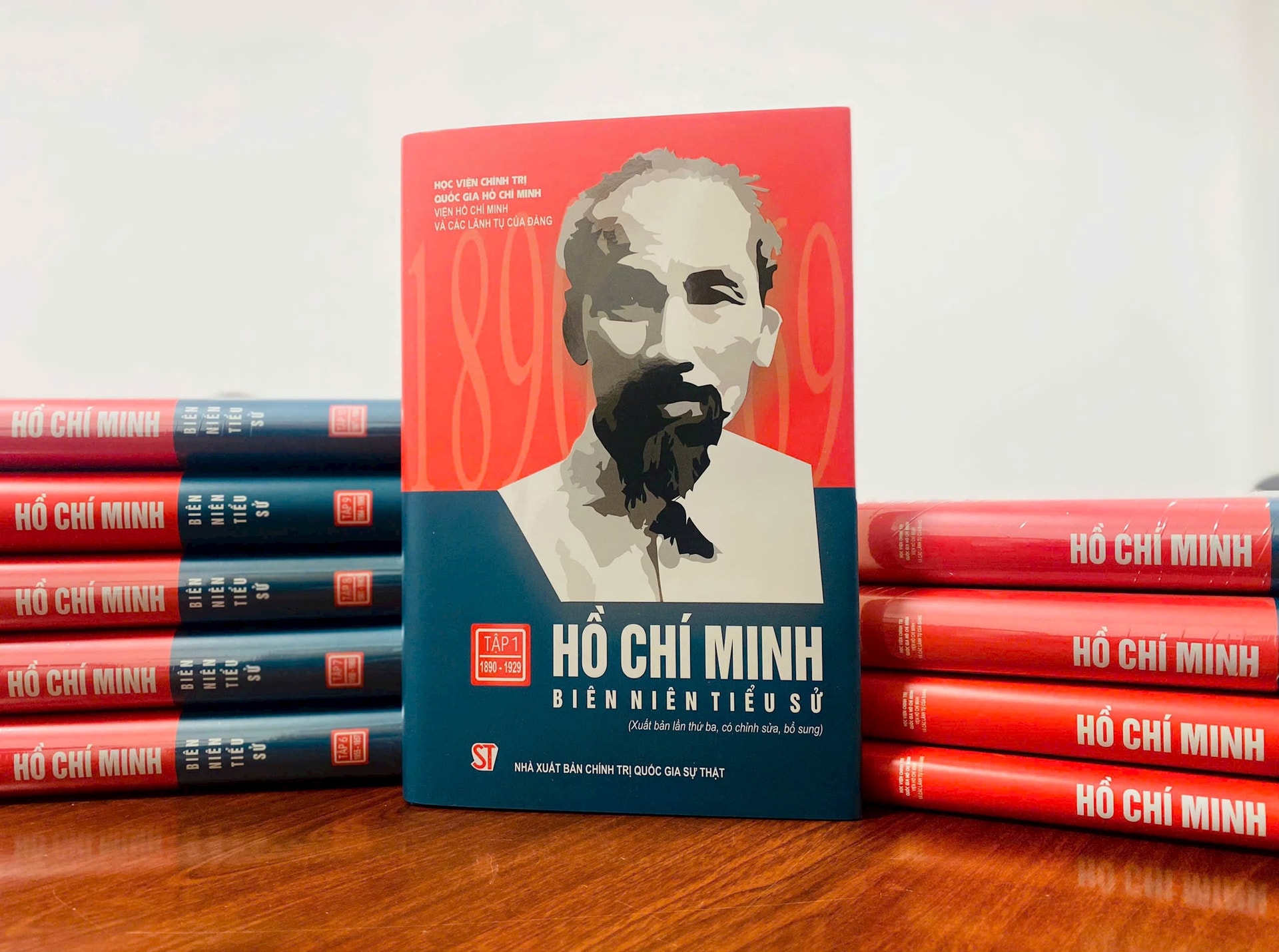 Tái bản nhiều bộ ấn phẩm đồ sộ về Chủ tịch Hồ Chí Minh - Ảnh 3.