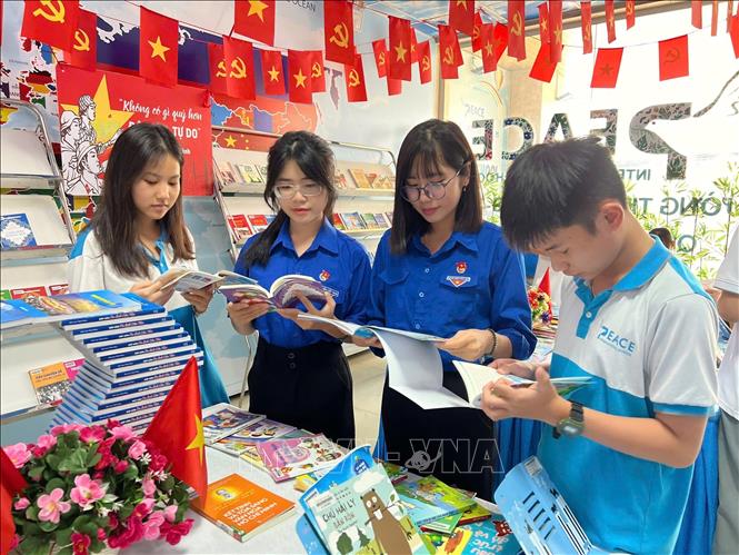 Xây dựng văn hóa đọc, kết nối tri thức trong nhà trường và cộng đồng - Ảnh 1.