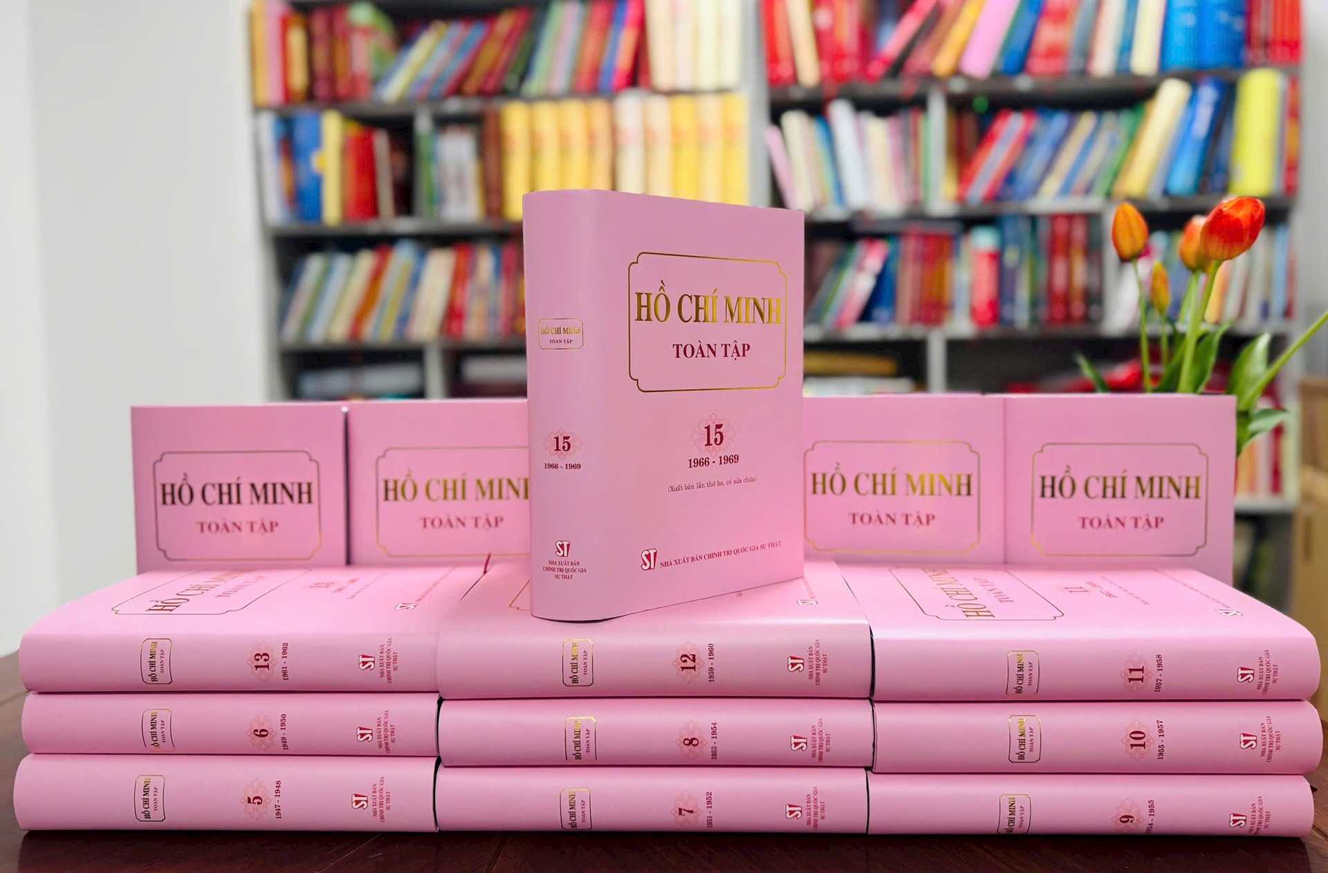 Tái bản nhiều bộ ấn phẩm đồ sộ về Chủ tịch Hồ Chí Minh - Ảnh 2.