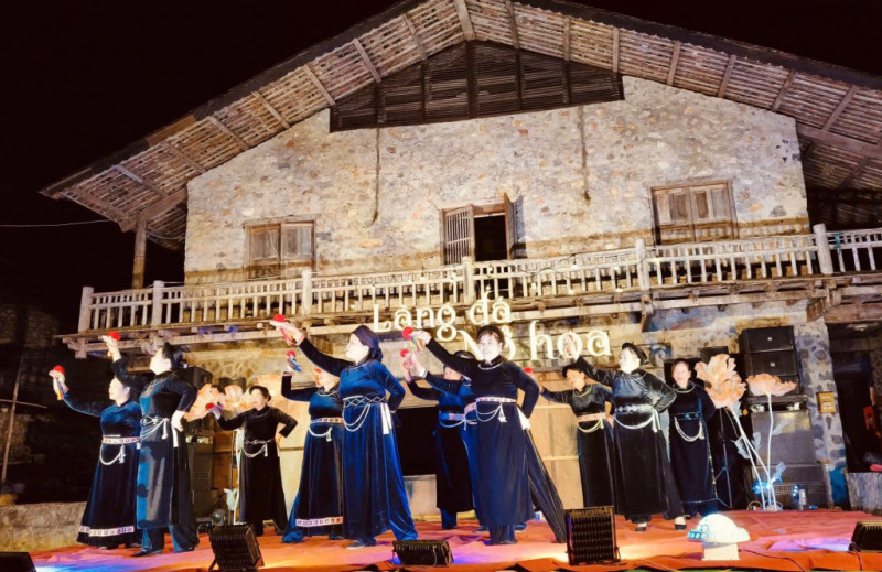 Cao Bằng tập trung phát triển du lịch - dịch vụ bền vững - Ảnh 1.