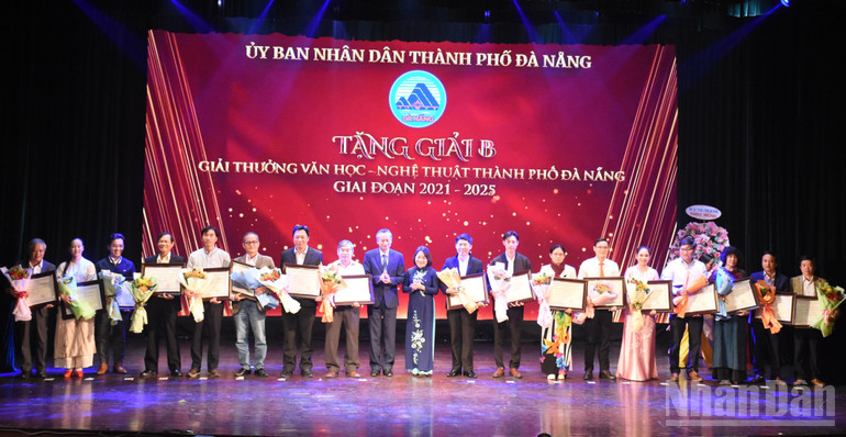 Đà Nẵng tôn vinh 61 tác phẩm đạt Giải thưởng Văn học-Nghệ thuật thành phố Đà Nẵng giai đoạn 2021-2025 - Ảnh 3.