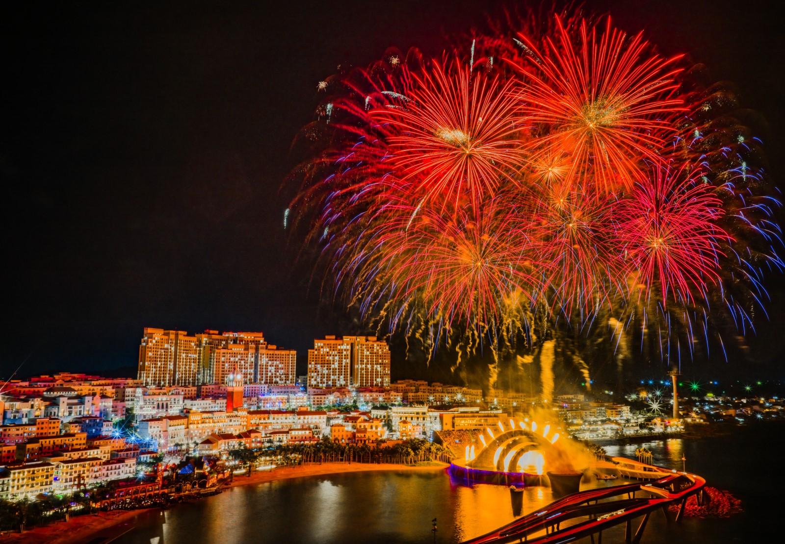 Trận địa pháo hoa lớn chưa từng có ở Hà Nội mừng thành công Đại hội Đảng XIV - Ảnh 3.