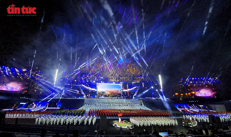 Hà Nội: Tổng duyệt Chương trình nghệ thuật đặc biệt 'Dưới lá cờ vẻ vang của Đảng' - Ảnh 12. Hà Nội: Tổng duyệt Chương trình nghệ thuật đặc biệt 'Dưới lá cờ vẻ vang của Đảng' - Ảnh 12.