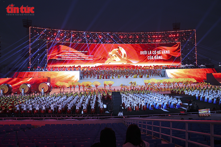 Hà Nội: Tổng duyệt Chương trình nghệ thuật đặc biệt 'Dưới lá cờ vẻ vang của Đảng' - Ảnh 1. Hà Nội: Tổng duyệt Chương trình nghệ thuật đặc biệt 'Dưới lá cờ vẻ vang của Đảng' - Ảnh 1.