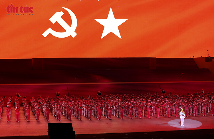 Hà Nội: Tổng duyệt Chương trình nghệ thuật đặc biệt 'Dưới lá cờ vẻ vang của Đảng' - Ảnh 4. Hà Nội: Tổng duyệt Chương trình nghệ thuật đặc biệt 'Dưới lá cờ vẻ vang của Đảng' - Ảnh 4.