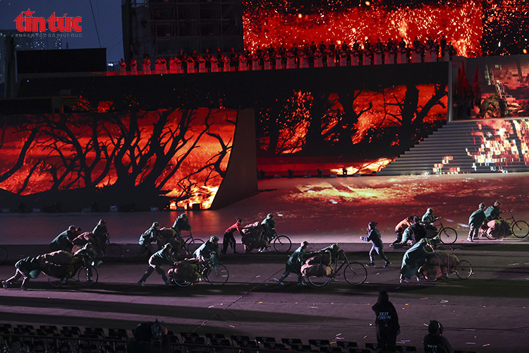 Hà Nội: Tổng duyệt Chương trình nghệ thuật đặc biệt 'Dưới lá cờ vẻ vang của Đảng' - Ảnh 5. Hà Nội: Tổng duyệt Chương trình nghệ thuật đặc biệt 'Dưới lá cờ vẻ vang của Đảng' - Ảnh 5.