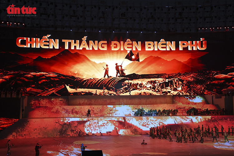 Hà Nội: Tổng duyệt Chương trình nghệ thuật đặc biệt 'Dưới lá cờ vẻ vang của Đảng' - Ảnh 6. Hà Nội: Tổng duyệt Chương trình nghệ thuật đặc biệt 'Dưới lá cờ vẻ vang của Đảng' - Ảnh 6.