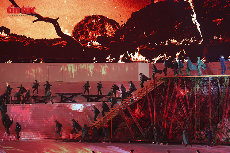 Hà Nội: Tổng duyệt Chương trình nghệ thuật đặc biệt 'Dưới lá cờ vẻ vang của Đảng' - Ảnh 7. Hà Nội: Tổng duyệt Chương trình nghệ thuật đặc biệt 'Dưới lá cờ vẻ vang của Đảng' - Ảnh 7.