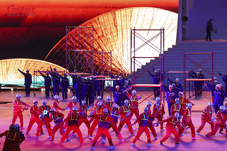 Hà Nội: Tổng duyệt Chương trình nghệ thuật đặc biệt 'Dưới lá cờ vẻ vang của Đảng' - Ảnh 8. Hà Nội: Tổng duyệt Chương trình nghệ thuật đặc biệt 'Dưới lá cờ vẻ vang của Đảng' - Ảnh 8.