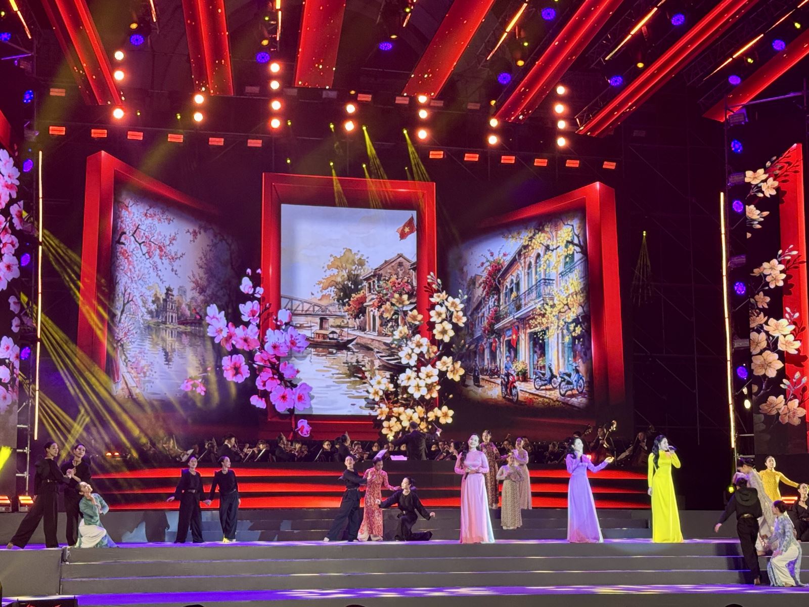 Chương trình nghệ thuật 'Ánh sáng niềm tin và khát vọng' chào mừng thành công Đại hội XIV của Đảng - Ảnh 9.