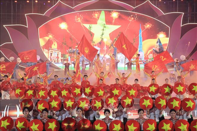 Lào Cai tổ chức chương trình nghệ thuật 'Tự hào tiến bước dưới cờ Đảng quang vinh' - Ảnh 1.