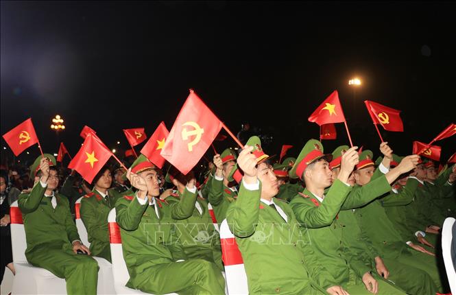 Lào Cai tổ chức chương trình nghệ thuật 'Tự hào tiến bước dưới cờ Đảng quang vinh' - Ảnh 3.