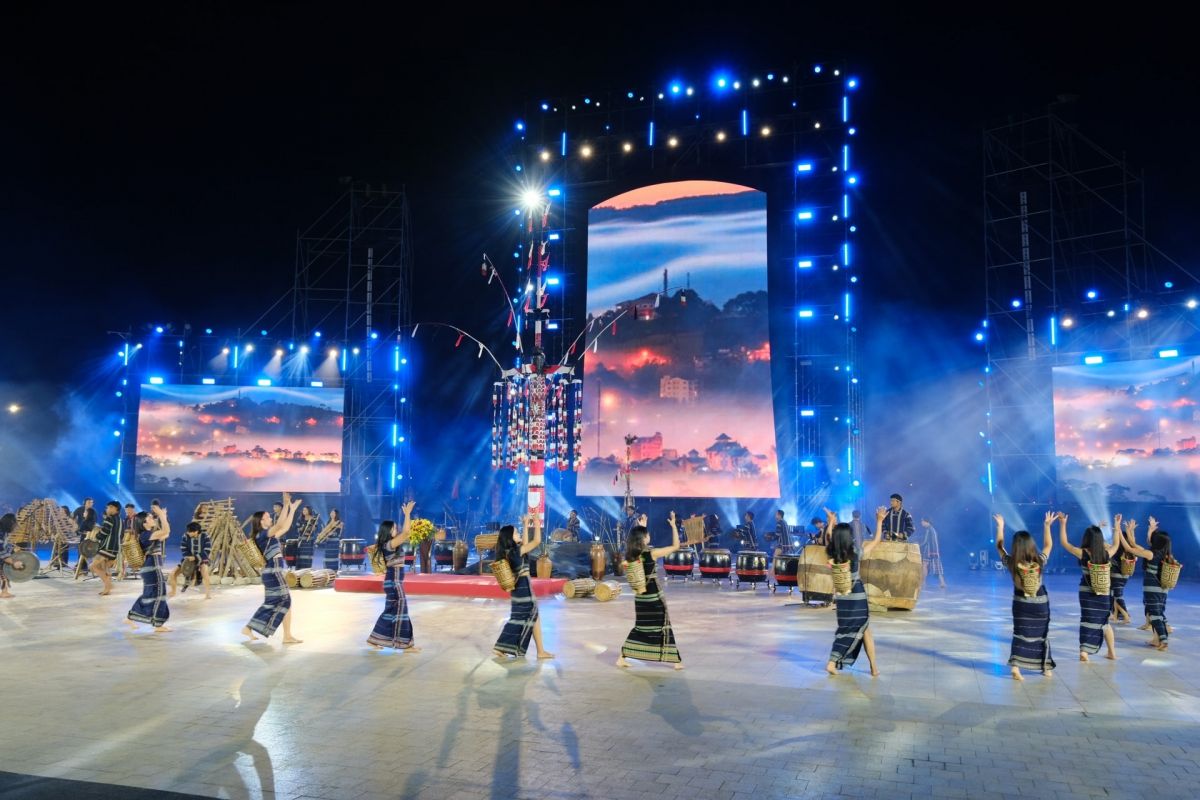 Lâm Đồng phát triển du lịch văn hóa theo hướng bền vững - Ảnh 4. Lâm Đồng phát triển du lịch văn hóa theo hướng bền vững - Ảnh 4.