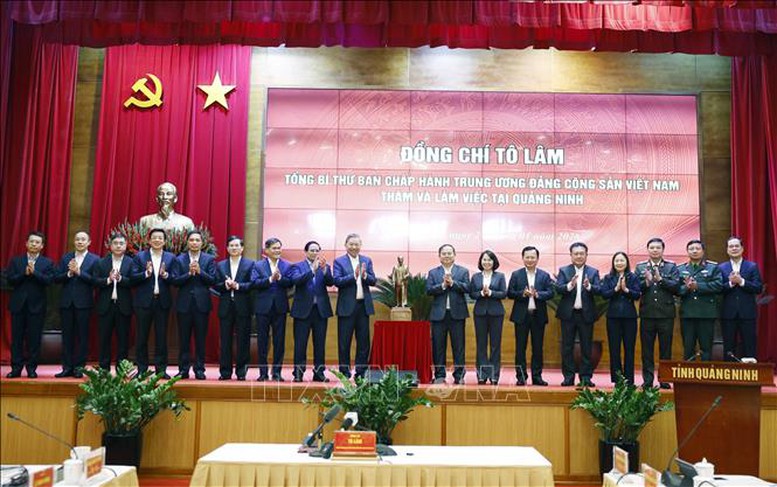 Tổng Bí thư Tô Lâm: Quảng Ninh từng bước trở thành hình mẫu phát triển xanh, hiện đại, sáng tạo và hội nhập quốc tế - Ảnh 4.