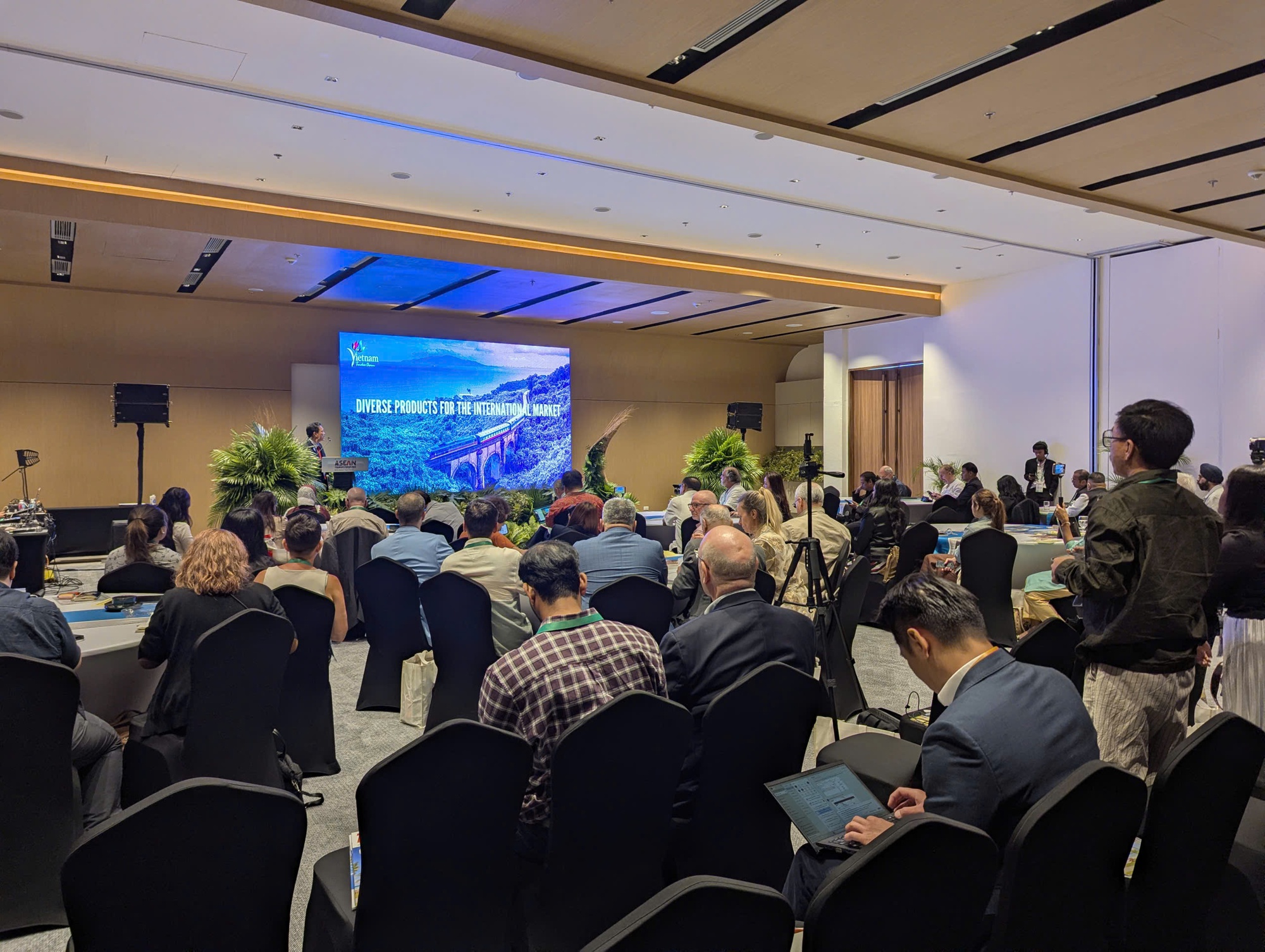 Du lịch Việt Nam quảng bá đậm nét tại hội chợ du lịch lớn nhất Đông Nam Á - Ảnh 6. Du lịch Việt Nam quảng bá đậm nét tại hội chợ du lịch lớn nhất Đông Nam Á - Ảnh 6.